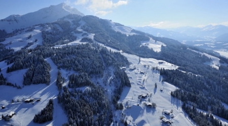 St. Johann in Tirol in 3 Länder Freizeit-Arena in de winter.